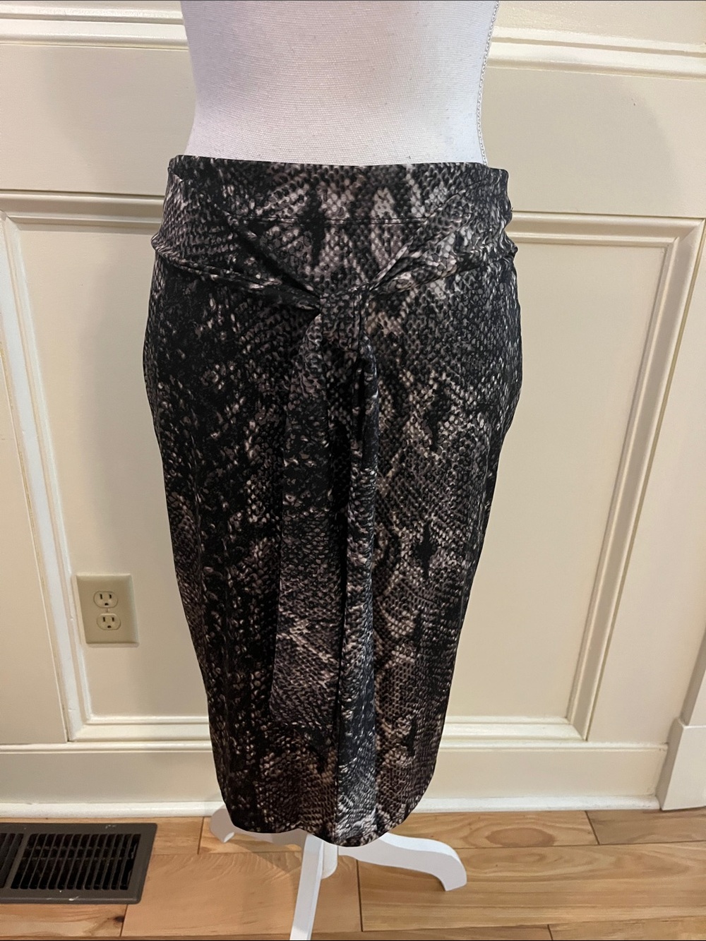 Halogen Black and Gray Snakeskin-Print Tie-Waist Pencil Skirt
